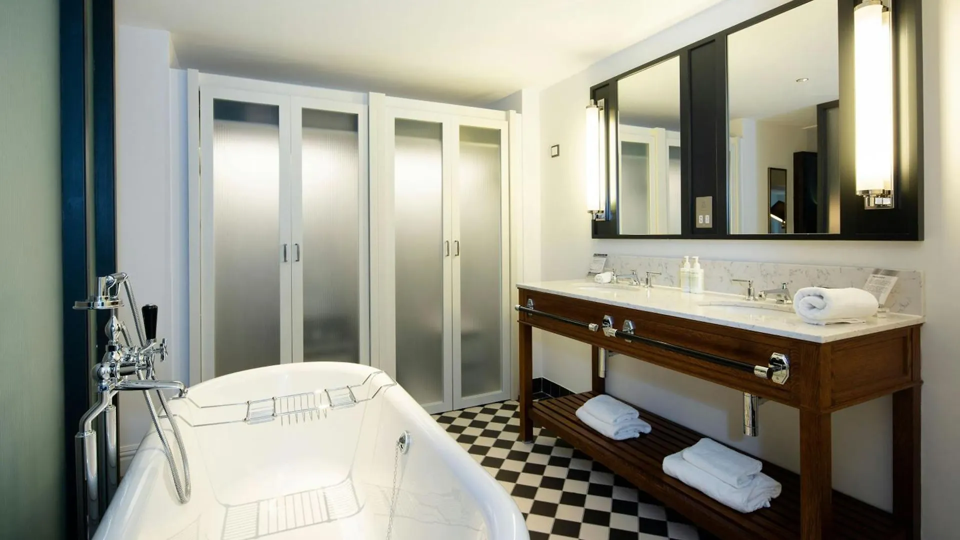 The Edinburgh Grand, A Luxury Collection Hotel, אדינבורו מלון דירות